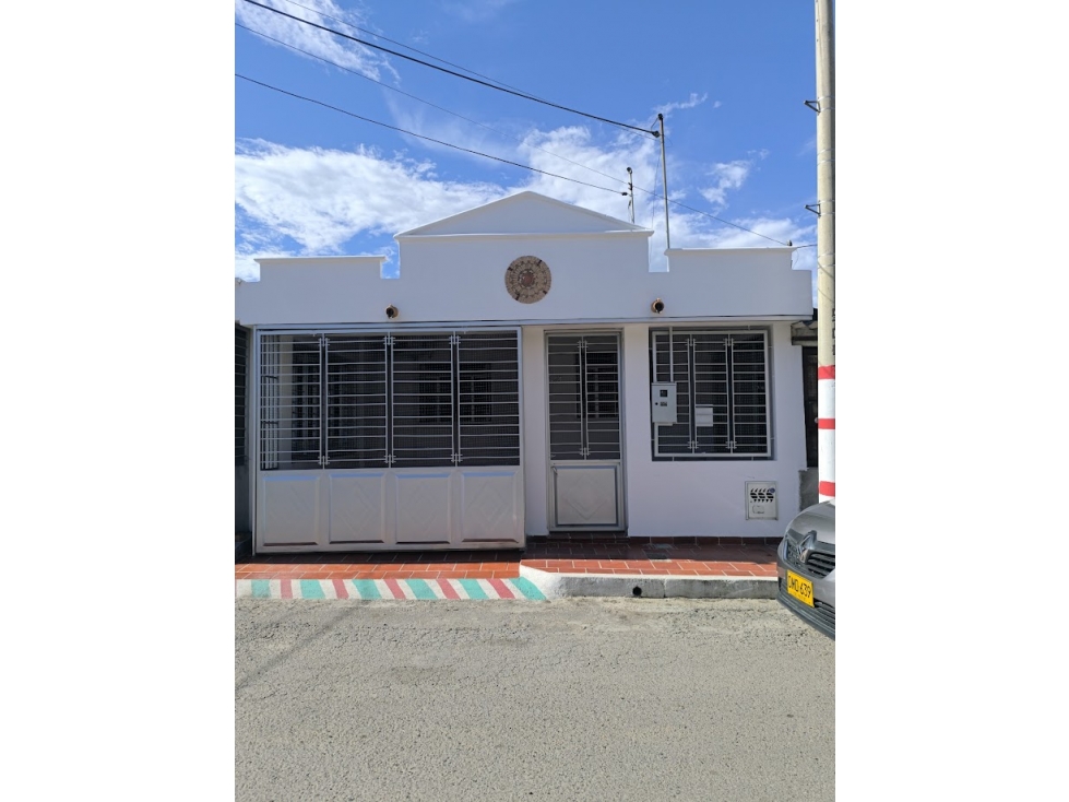 CASA CON PORCHE -BARRIO DOCE DE OCTUBRE LOS PATIOS