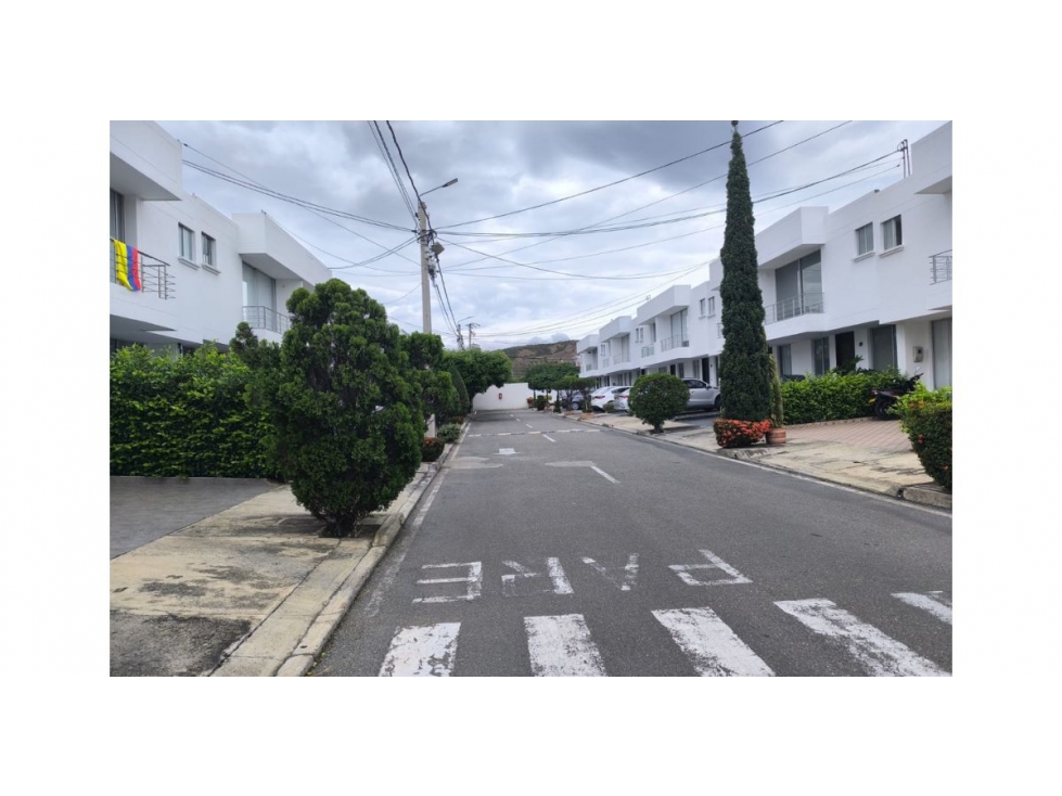 CASA ESQUINERA-CONJUNTO SOBRE AVENIDA PRINCIPAL LOS PATIOS — foto 6