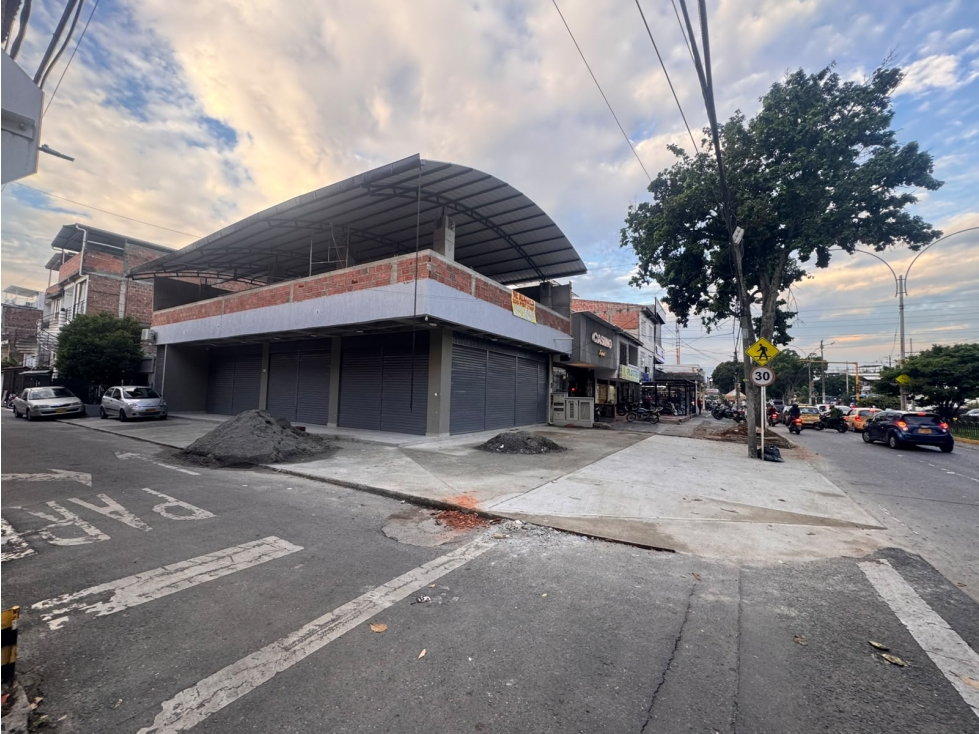 SE ARRIENDA LOCAL COMERCIAL SEGUNDO PISO