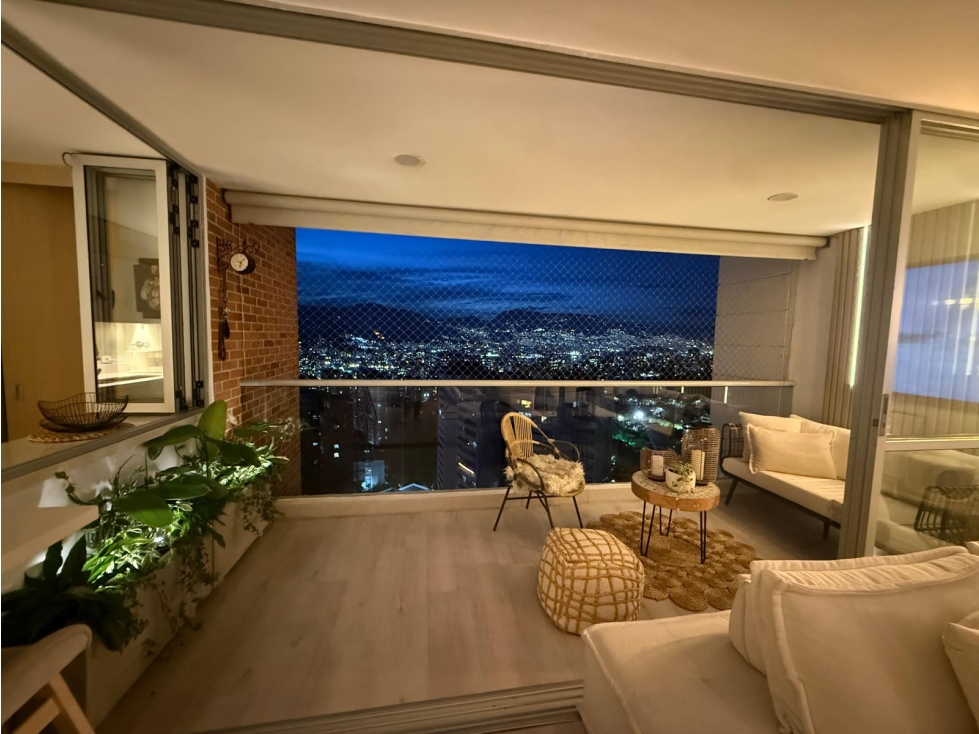 Apartamento en El Esmeraldal con balcón, doble parqueadero