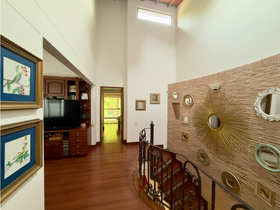 Casa en Loma de los Mesa con amplios espacios, 4 parqueaderos — foto 2