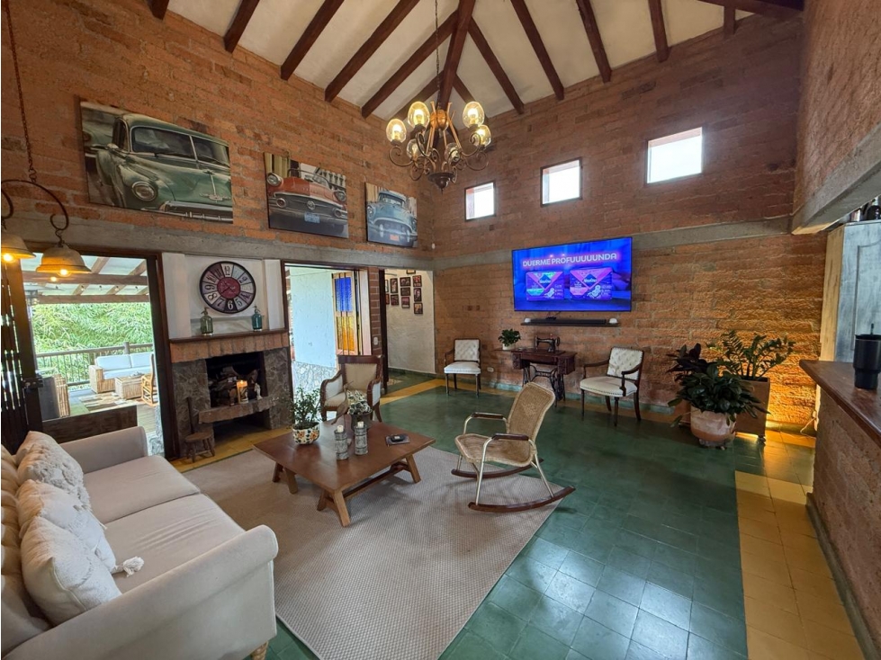 Finca campestre en El Retiro con 6.000 m² de lote, amplios jardines — foto 5