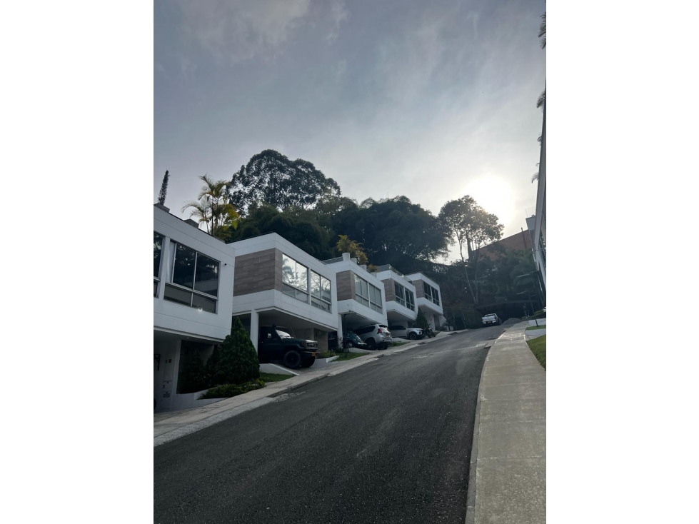 Precio de Oportunidad Casa Moderna En El Esmeraldal Envigado