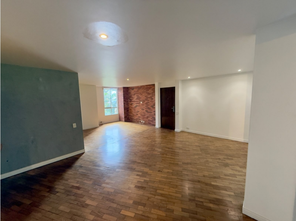 Apartamento con amplia terraza en Los Balsos, excelente ubicación — foto 2
