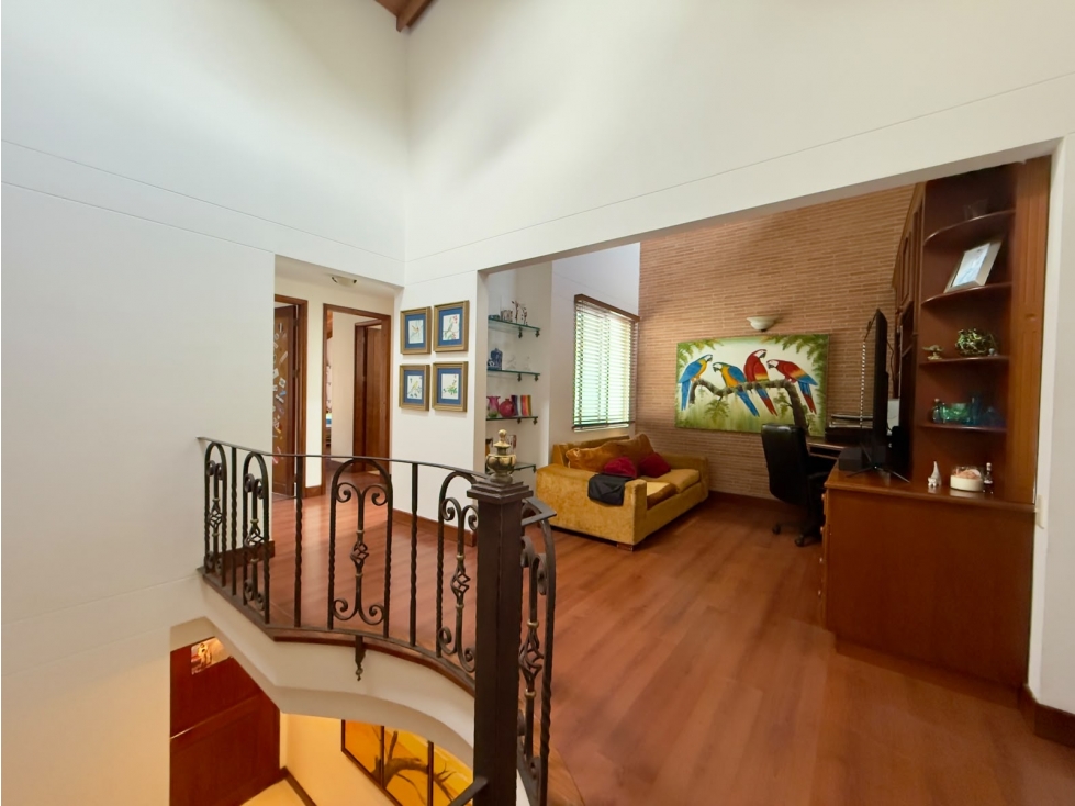 Casa en Loma de los Mesa con amplios espacios, 4 parqueaderos — foto 3