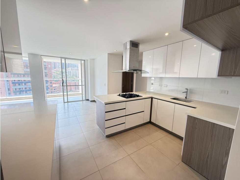 Moderno apartamento en Envigado con balcón, vista al oriente — foto 5