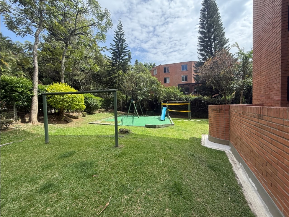Amplio apartamento en La Linde con 5 habitaciones, excelente ubicación