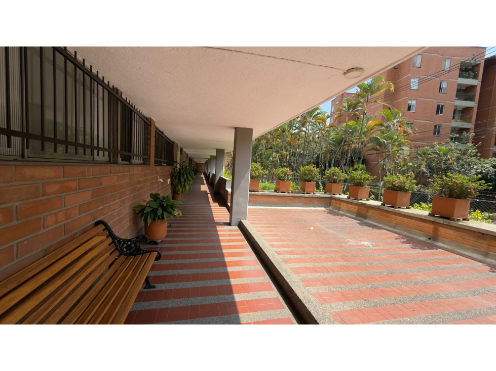 Amplio Apartamento En Venta Perfecto Para Remodelar - Envigado