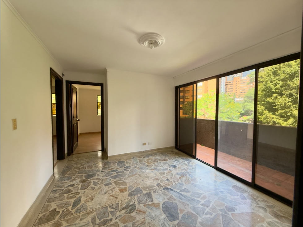 Amplio apartamento en Castropol con gran potencial de remodelación — foto 2