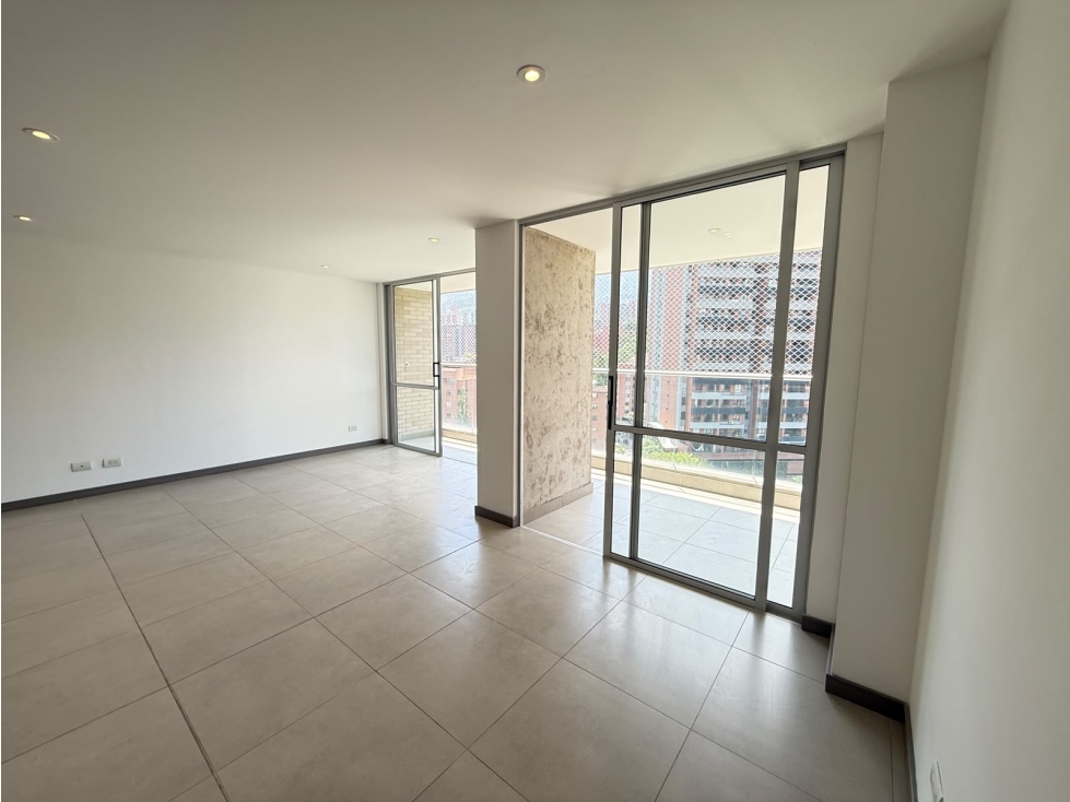 Moderno apartamento en Envigado con balcón, vista al oriente — foto 6