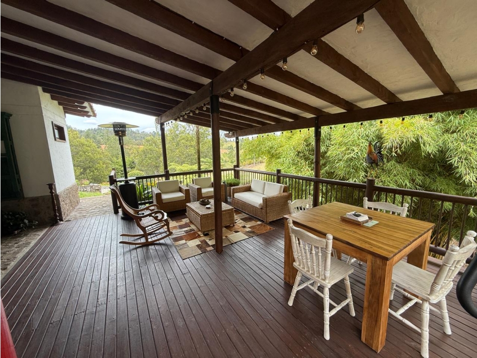 Finca campestre en El Retiro con 6.000 m² de lote, amplios jardines — foto 3