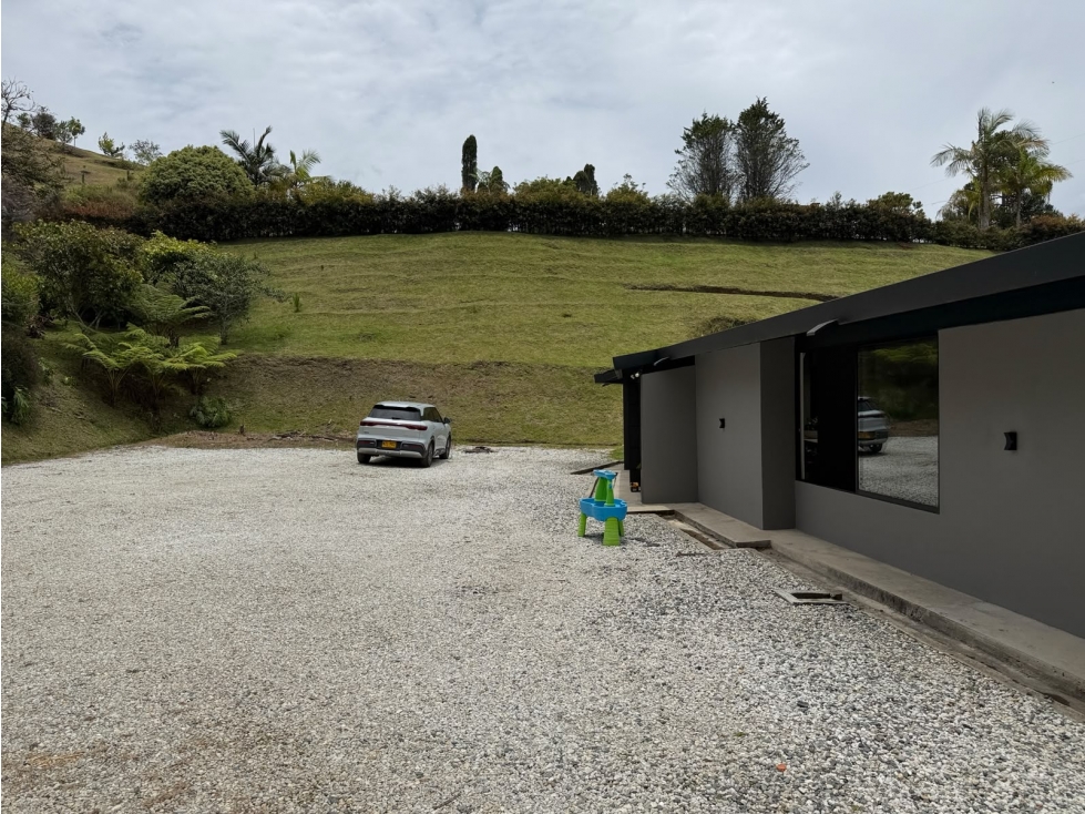 Casa campestre en El Retiro con amplios jardines — foto 2