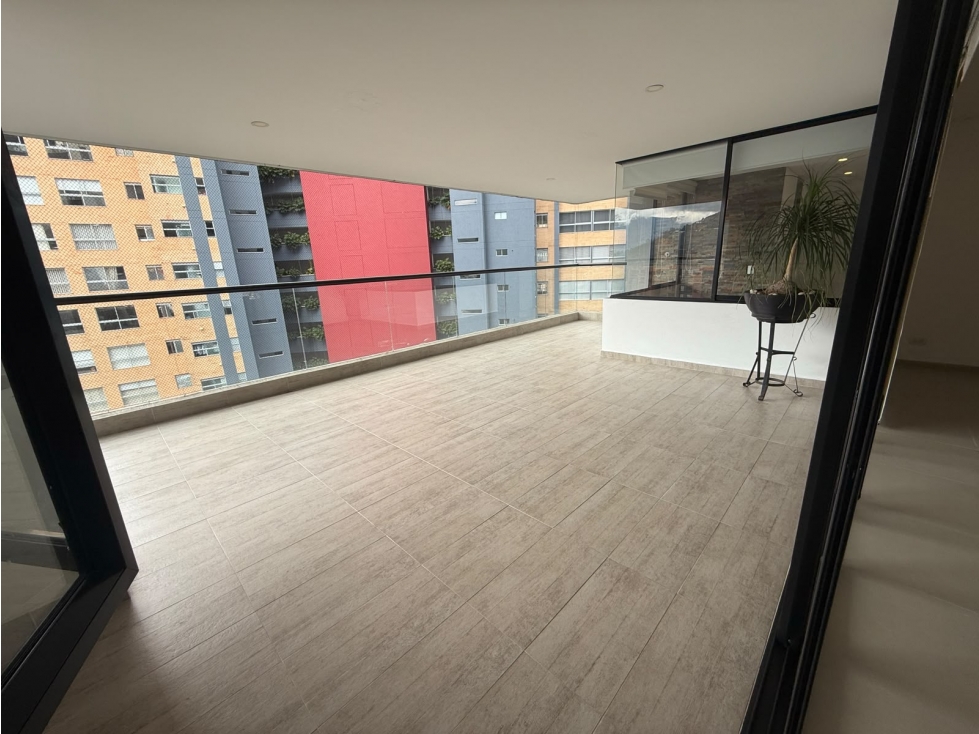 Apartamento en venta en Loma de las Brujas,| 147,6 m²