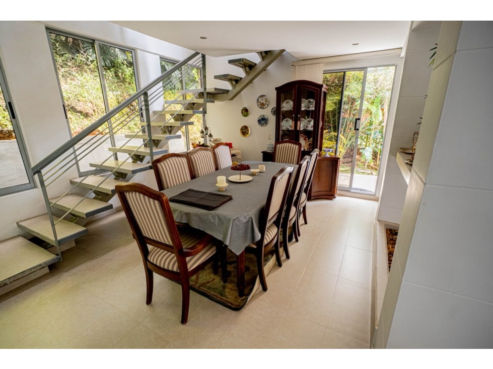 Exclusiva casa en Sabaneta con amplios jardines — foto 2
