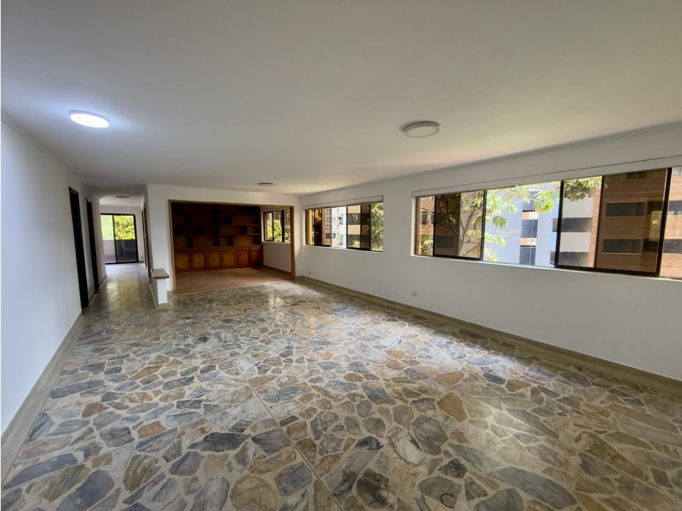 Amplio apartamento en Castropol con gran potencial de remodelación — foto 3