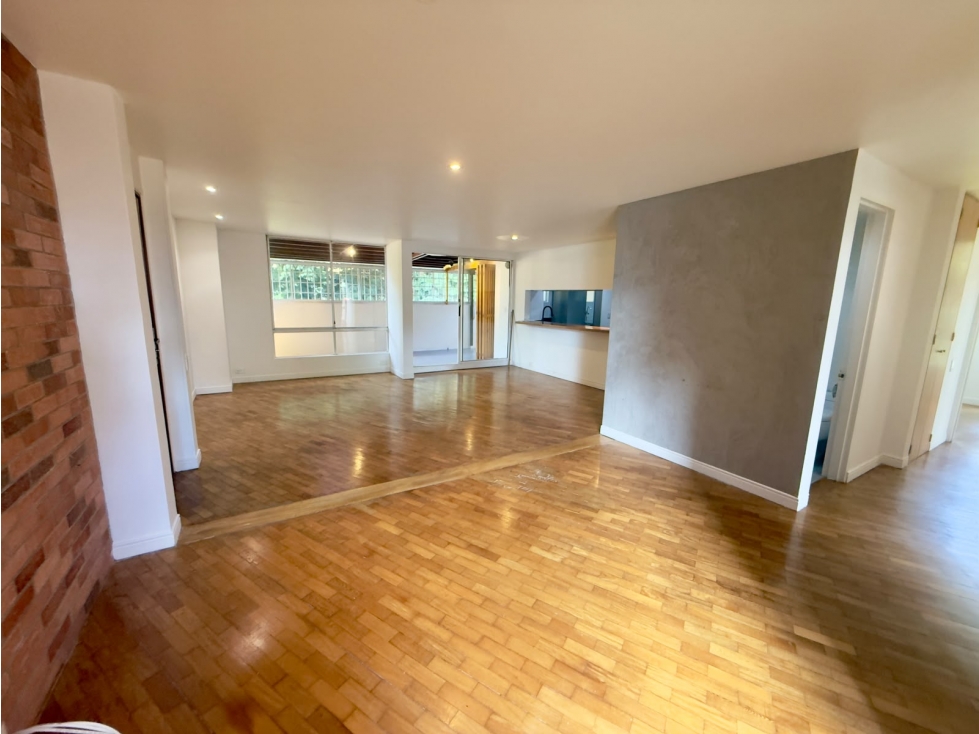 Apartamento con amplia terraza en Los Balsos, excelente ubicación — foto 3