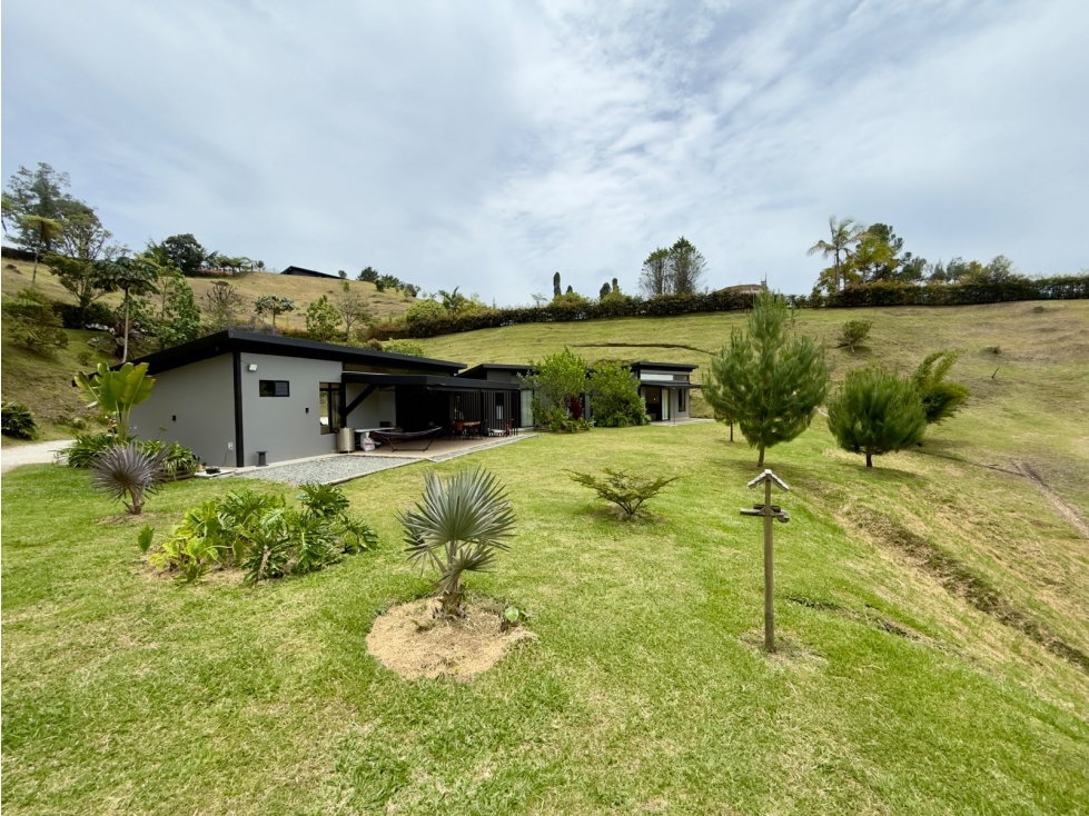 Casa campestre en El Retiro con amplios jardines — foto 3