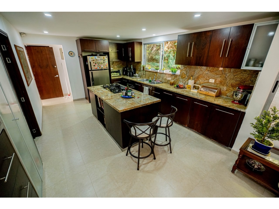 Exclusiva casa en Sabaneta con amplios jardines — foto 4