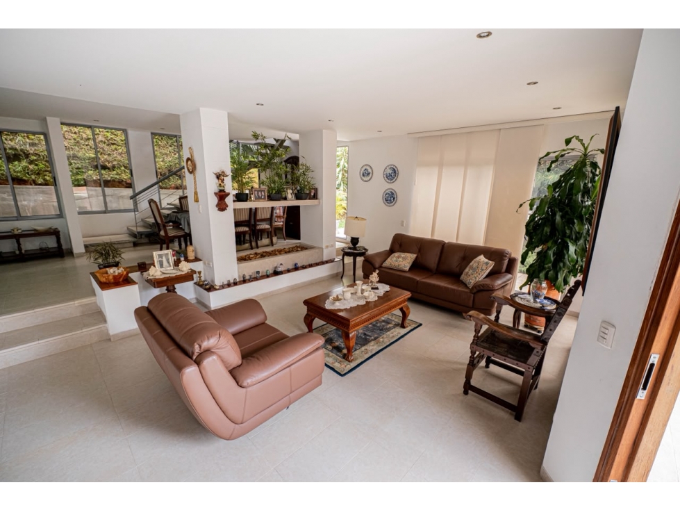 Exclusiva casa en Sabaneta con amplios jardines — foto 5