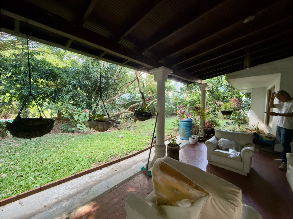 Casa lote en palmas con amplios espacios, - potencial de remodelación