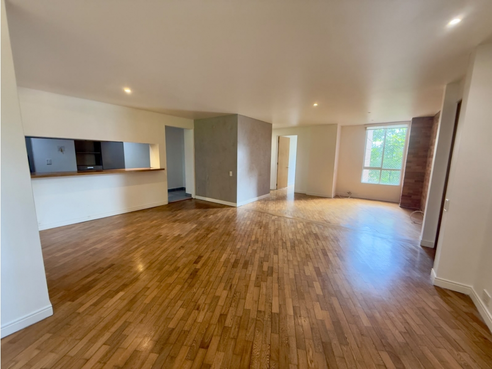 Apartamento con amplia terraza en Los Balsos, excelente ubicación — foto 4