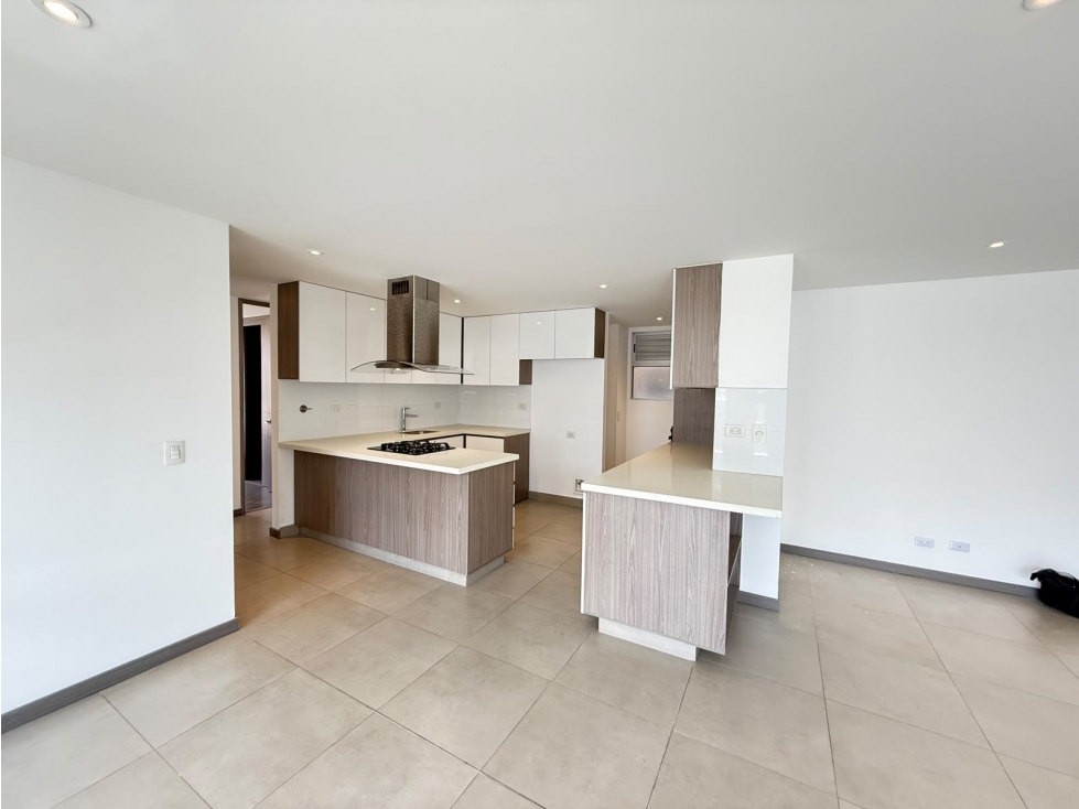 Moderno apartamento en Envigado con balcón, vista al oriente — foto 3