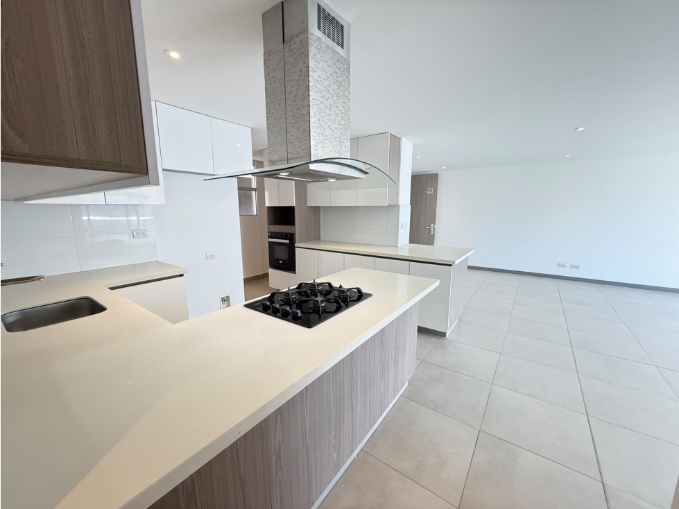 Moderno apartamento en Envigado con balcón, vista al oriente — foto 4