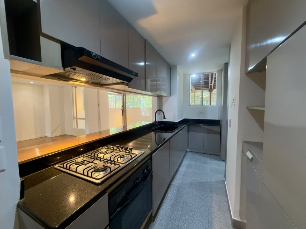 Apartamento con amplia terraza en Los Balsos, excelente ubicación — foto 5