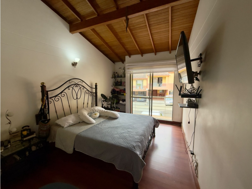 Casa en Loma de los Mesa con amplios espacios, 4 parqueaderos — foto 4