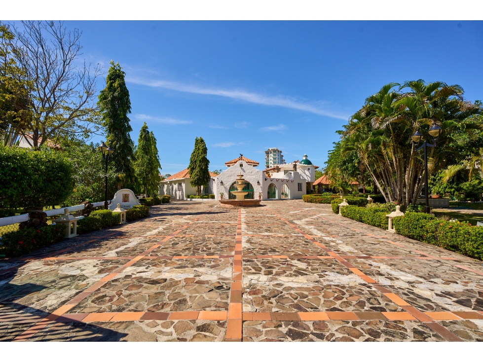 Venta de Exclusiva Casa de Playa Amoblada en Punta Barco
