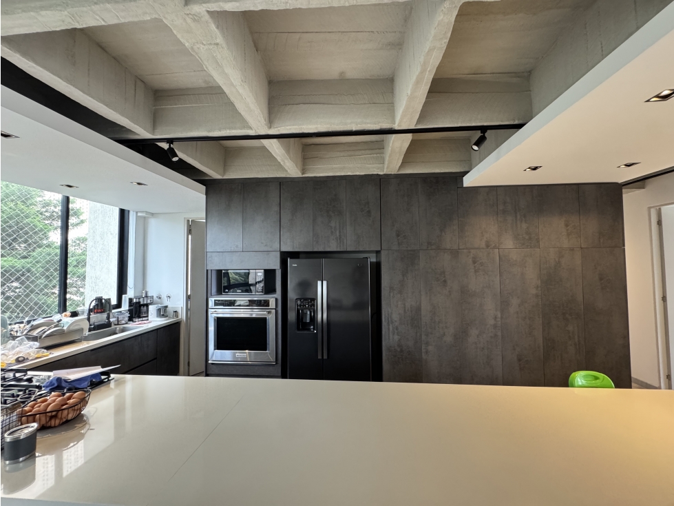 Venta Apartamento Remodelado Zona Club Campestre Av. El Poblado — foto 3