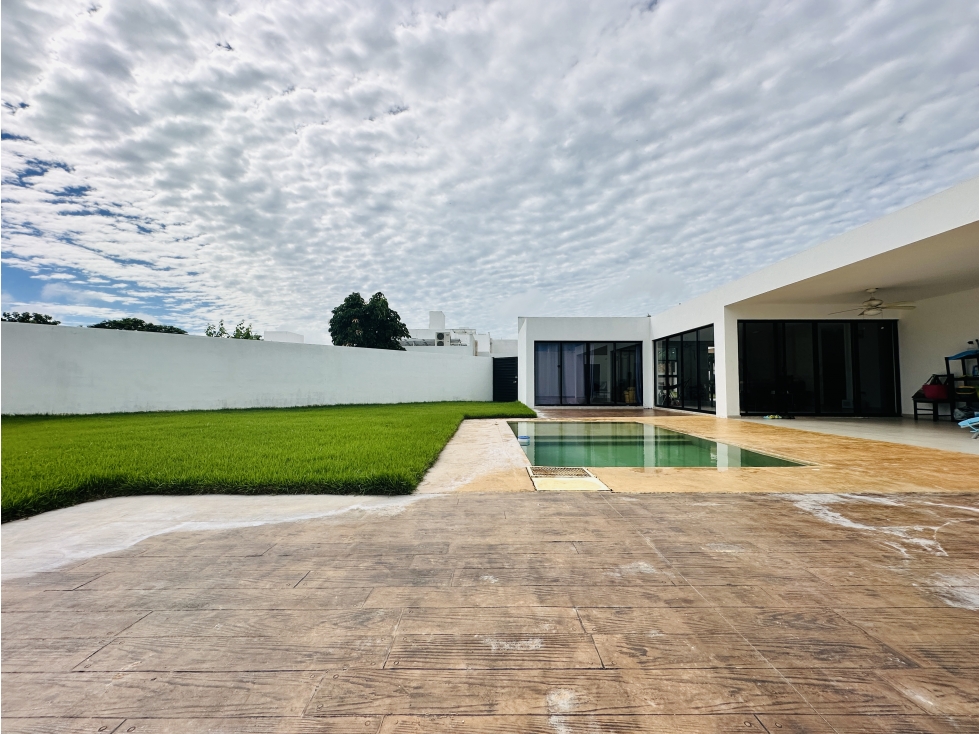 Casa de una planta amplia con paneles solares en Mérida, Yucatán — foto 3