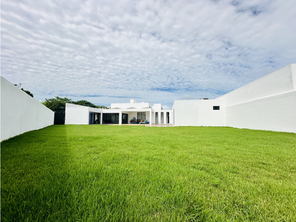 Casa de una planta amplia con paneles solares en Mérida, Yucatán — foto 4
