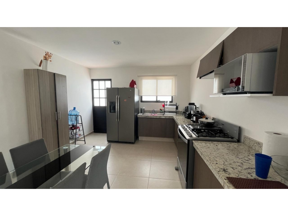 Casa de una planta amplia con paneles solares en Mérida, Yucatán — foto 5