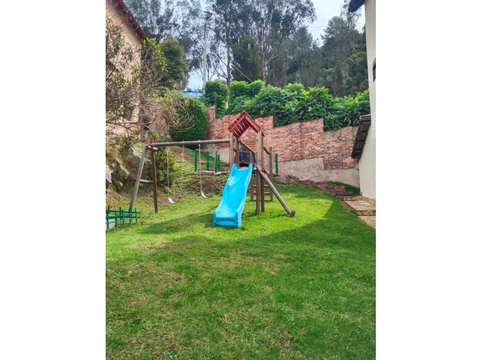 VENDO CASA LA CALERA