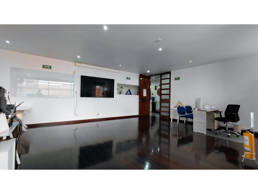 Exclusivo espacio profesional con 140 m2 de terraza, San Patricio
