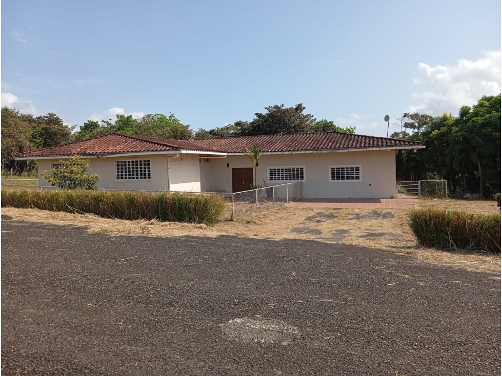 VENTA DE CASA HACIENDA COUNTRY CLUB VIA CERRO AZUL PANAMA — foto 2