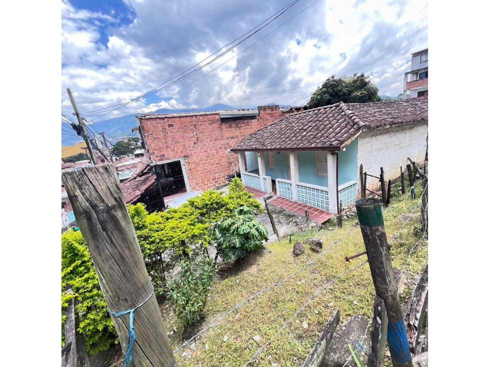 CASA LOTE | URBANO CON ALTO POTENCIAL DLLO - 1