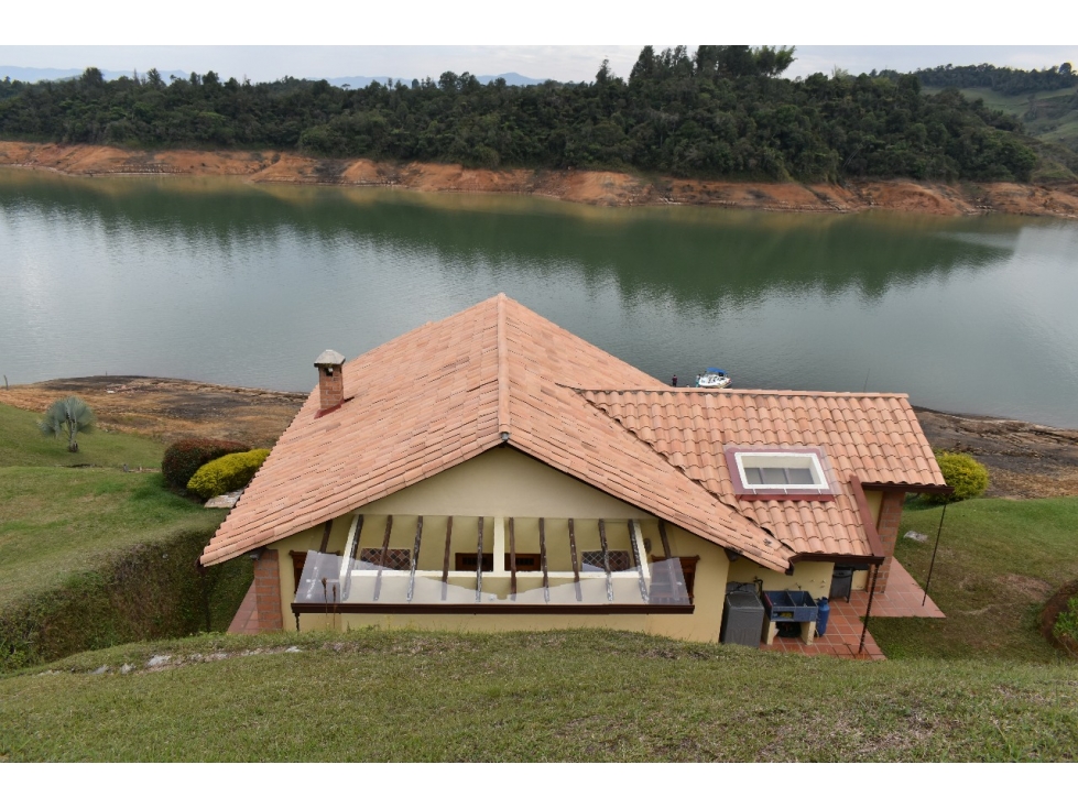 Cabaña CON Isla Privada en Guatapé El Peñol