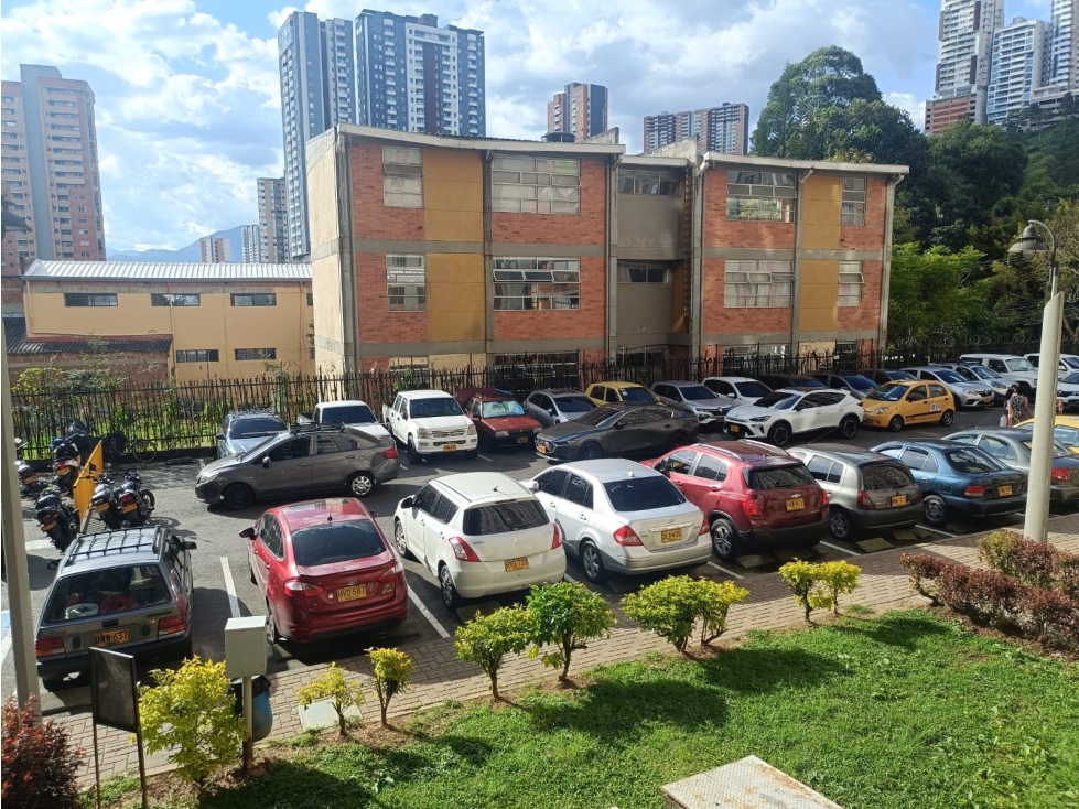 Apartamento con estudio en La Doctora Sabaneta con ascensor