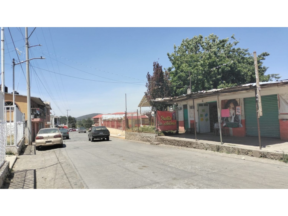 Propiedad con dos locales y una cisterna de 10 mil lts. sobre avenida - 3