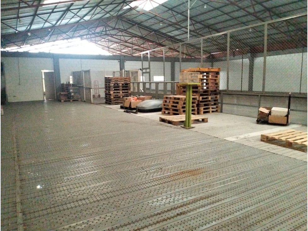 Bodega 2.800 m² en Avenida del Pollo Se Renta Total o Parcial - 4