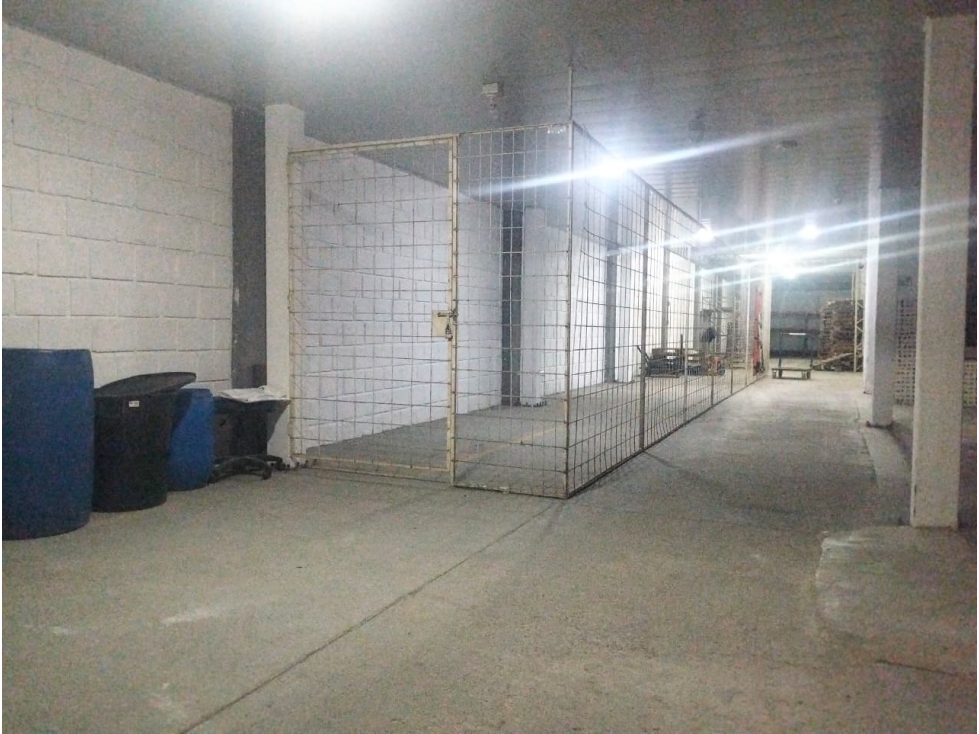 Bodega 2.800 m² en Avenida del Pollo Se Renta Total o Parcial - 6