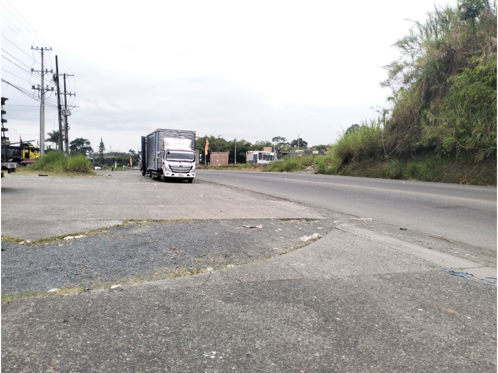 Bodega 2.800 m² en Avenida del Pollo Se Renta Total o Parcial - 2