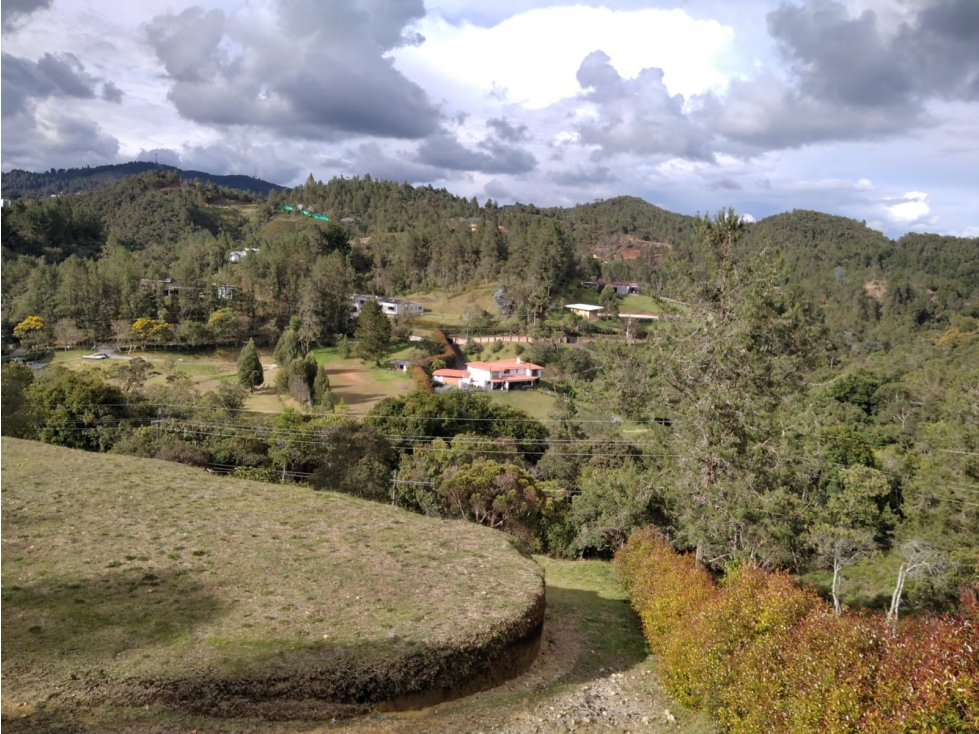 Venta de Hermoso Lote en el Alto del Escobero en Unidad Cerrada — foto 2