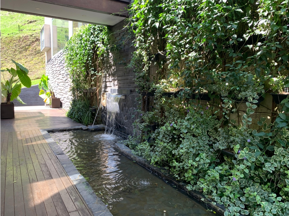 Venta Hermosa Casa de Lujo El Retiro Urb. Cerrada Vista Panoramica — foto 5