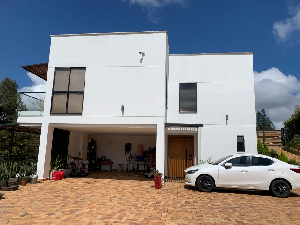 Venta de Hermosa Casa En Exclusiva Unidad Cerrada a Minutos de La Ceja