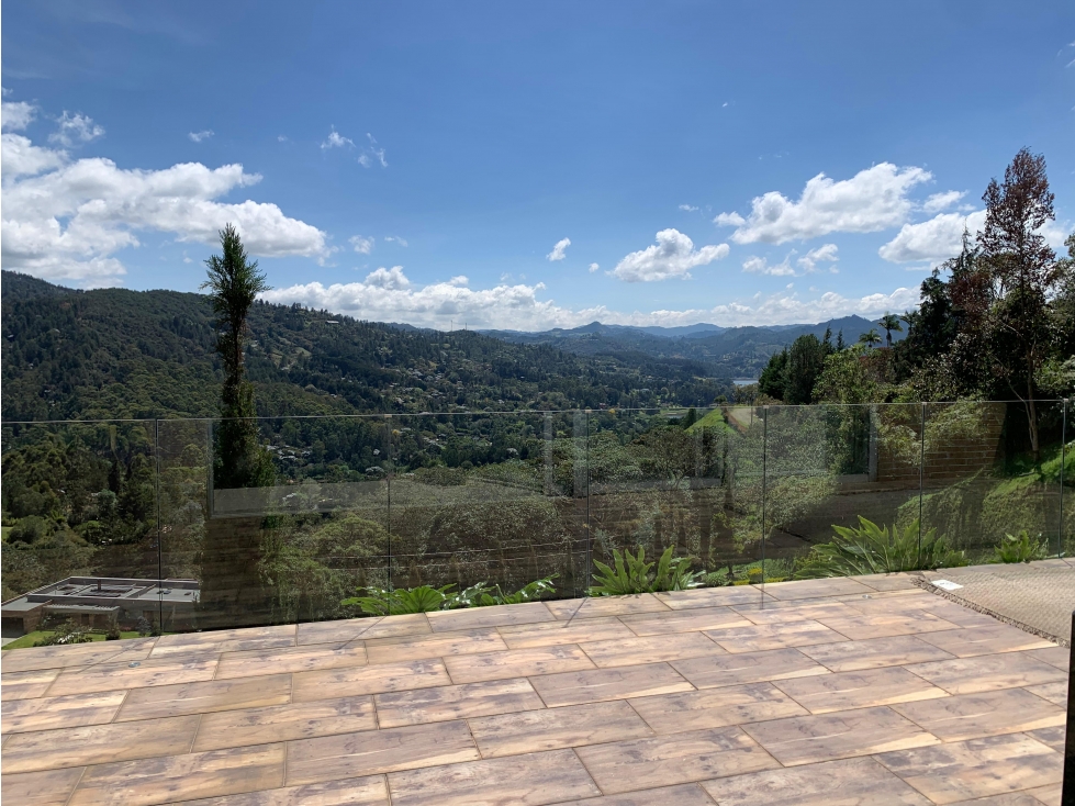 Venta Hermosa Casa de Lujo El Retiro Urb. Cerrada Vista Panoramica — foto 6
