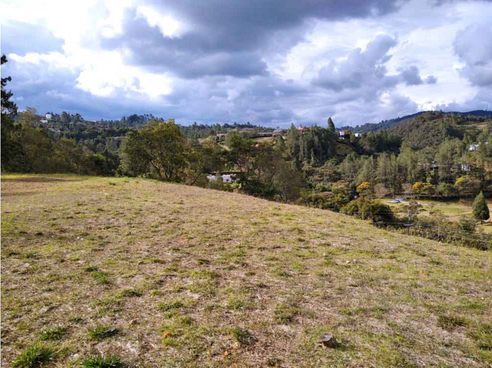 Venta de Hermoso Lote en el Alto del Escobero en Unidad Cerrada
