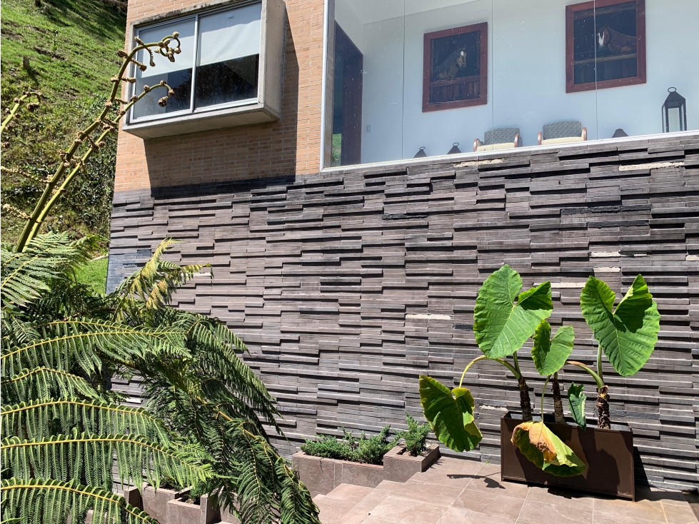 Venta Hermosa Casa de Lujo El Retiro Urb. Cerrada Vista Panoramica — foto 3
